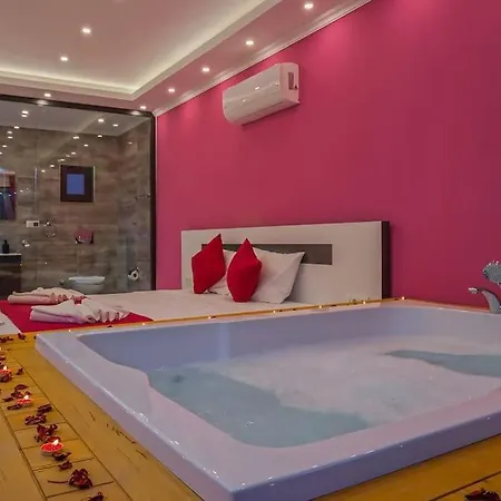 Ortac 2 Doga Icerisinde, Korunakli Villa Kas