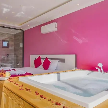 Ortac 2 Doga Icerisinde, Korunakli Villa *